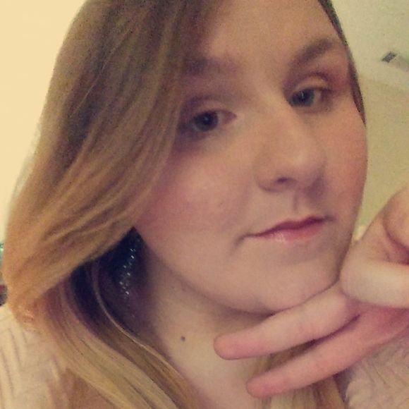 Meet your Posher, Bri - Picture 1 of 1